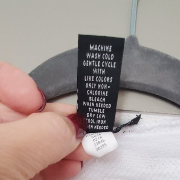 Like new white v neck blouse with a hood & elastic waist - Picture 5 of 5